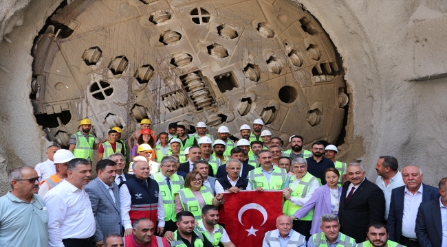 Bakan Uraloğlu, Bahçe-Nurdağı Varyantı Demir Yolu Tüneli Işık Görme Töreni'nde konuştu