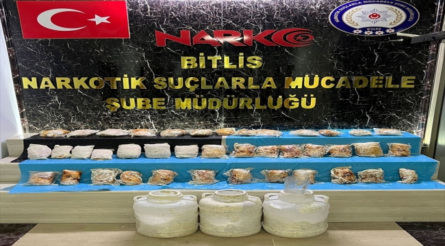 Bitlis'te peynir bidonlarında 9 kilo 317 gram esrar ele geçirildi