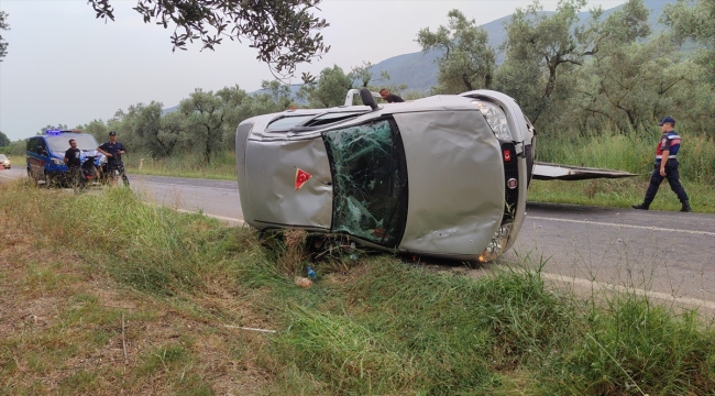 Bursa'da devrilen otomobilin sürücüsü öldü, 2 kişi yaralandı