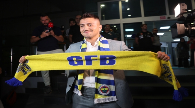 Cengiz Ünder, Fenerbahçe için İstanbul'a geldi