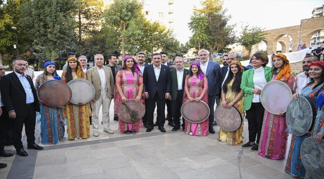 Cumhurbaşkanı Yardımcısı Yılmaz, Diyarbakır'da STK ve iş dünyası temsilcileriyle buluştu
