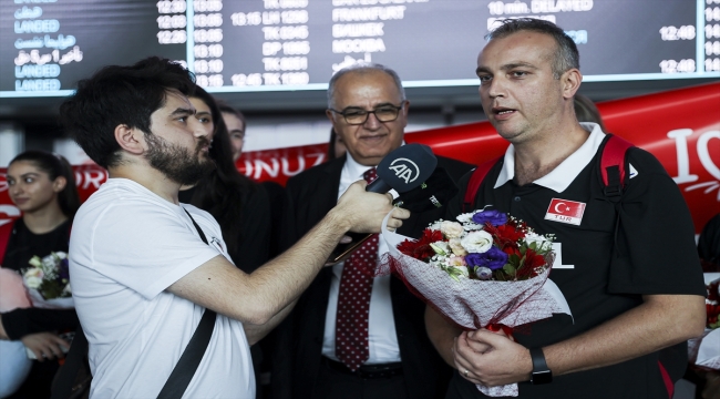 Dünya ikincisi 19 Yaş Altı Kız Voleybol Milli Takımı, yurda döndü