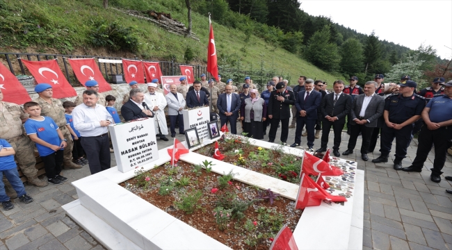 Eren Bülbül şehadetinin 6'ncı yılında mezarı başında anıldı