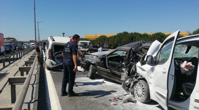 Esenyurt'ta zincirleme trafik kazasında 3 kişi yaralandı