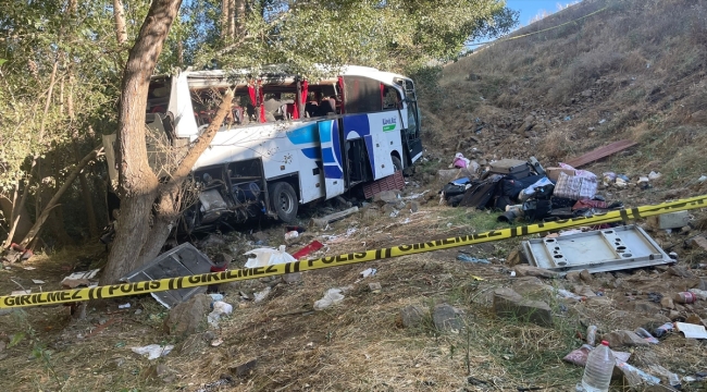 Yozgat'ta şarampole düşen yolcu otobüsündeki 12 kişi öldü, 19 kişi yaralandı