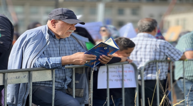 Hollanda'da Müslümanlar, Kur'an-ı Kerim'e yönelik saldırıları protesto etti