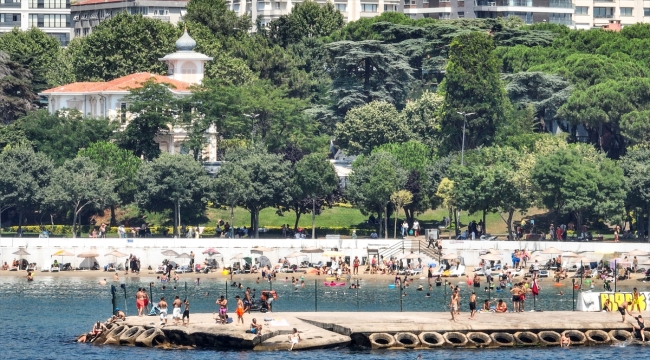 İstanbul'da "eyyam-ı bahur" sıcaklarından bunalanlar sahillere ve parklara akın etti