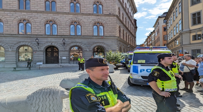 İsveç'te parlamento binası önünde Kur'an-ı Kerim'e yönelik saldırı