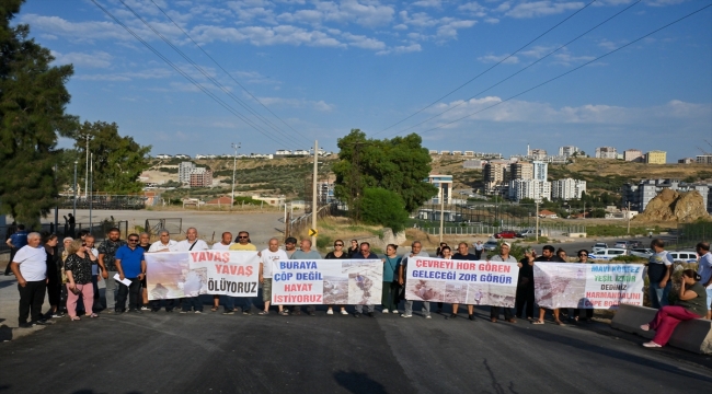 İzmir'deki Harmandalı Düzenli Atık Depolama Tesisi girişinde eylem