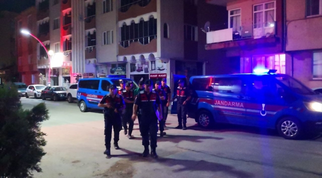 Karısını öldürdüğü iddiasıyla Samsun'da yakalanan polis memuru Çorum'a getirildi