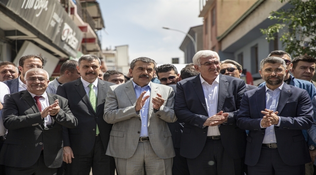 Milli Eğitim Bakanı Tekin, Erzurum'da partililerle bir araya geldi