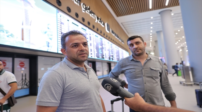 Nijer'deki Türk vatandaşları THY'nin özel seferiyle İstanbul'a geldi