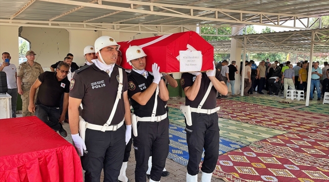Osmaniye'de havaya ateş açtığı için uyardığı kişi tarafından öldürülen polisin cenazesi defnedildi