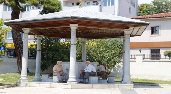 Sıcak havalarda gazlı ve kafeinli içeceklerden uzak durulması tavsiyesi 