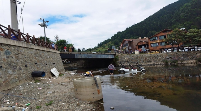 Trabzon'da göle yuvarlanan elektrikli golf aracındaki 2 turist yaralandı