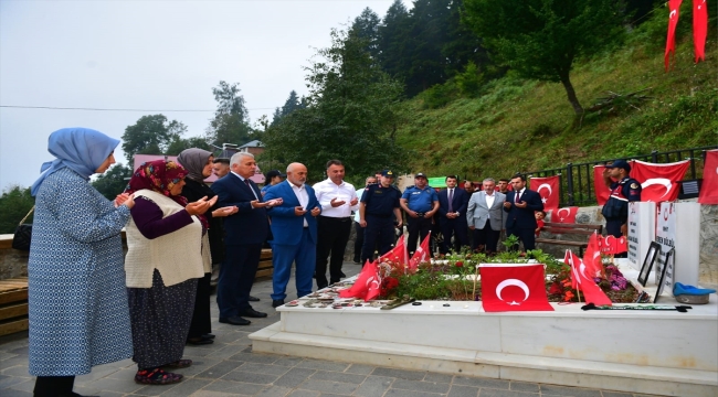 Trabzon Valisi Yıldırım, şehit Eren Bülbül'ün kabrini ziyaret etti