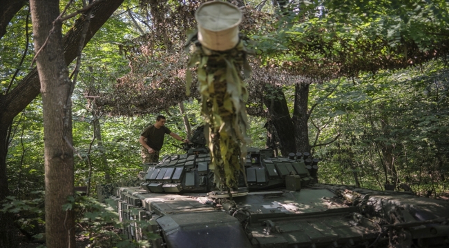 Ukrayna ordusunun tank birlikleri Harkiv bölgesindeki çatışmalarda görev başında