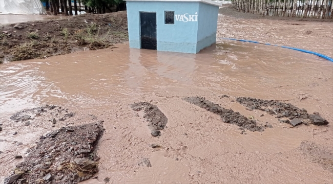 Van'da sağanak ve dolu etkili oldu