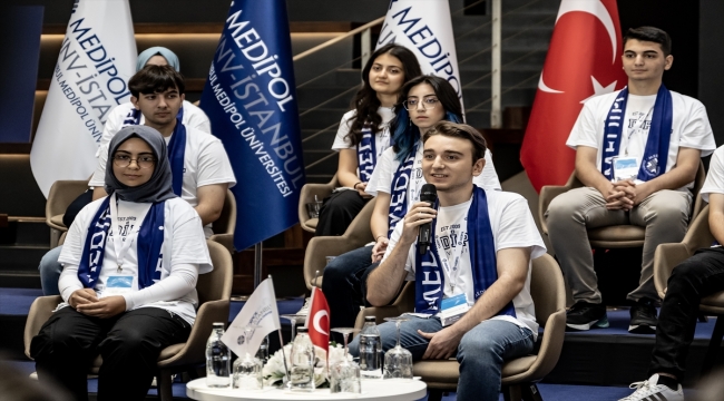 YKS birincisi 5 öğrenci İstanbul Medipol Üniversitesi'ne yerleşti