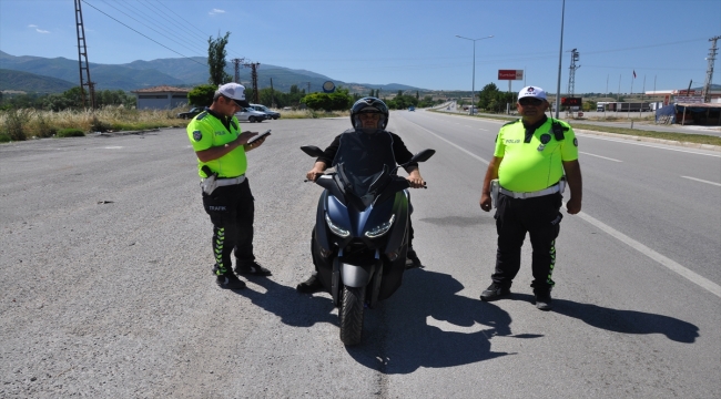 Amasya'da abartı egzoz ve motosiklet denetiminde 17 sürücüye para cezası uygulandı