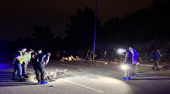 Antalya'da iki motosiklet çarpıştı, 2 kişi öldü, 1 kişi yaralandı