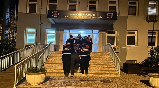 Antalya'da uyuşturucu ele geçirilen araçlardaki 4 şüpheli tutuklandı