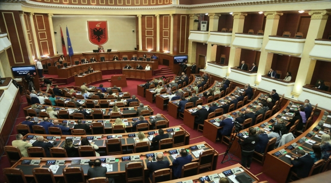 Arnavutluk Meclisi kabine değişikliklerini onayladı