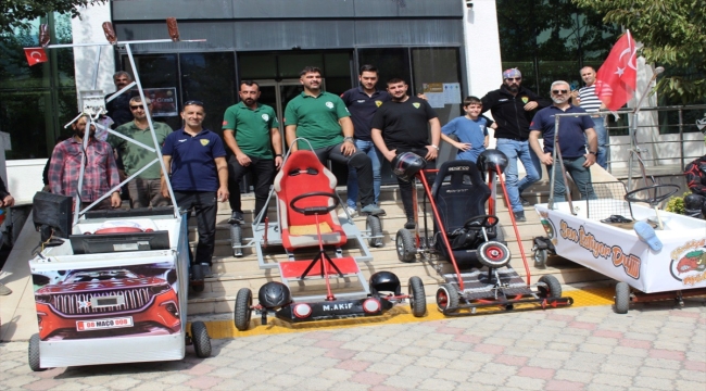 Artvin'de atık malzemelerden tasarlanan motorsuz araçlar yarıştı