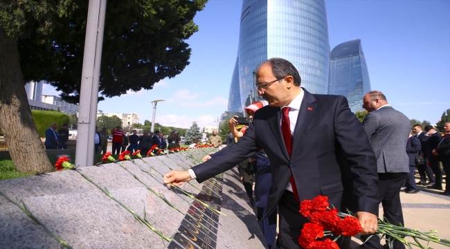 Bakü'nün kurtuluşunun 105. yıl dönümü dolayısıyla Türk Şehitliği'nde tören düzenlendi