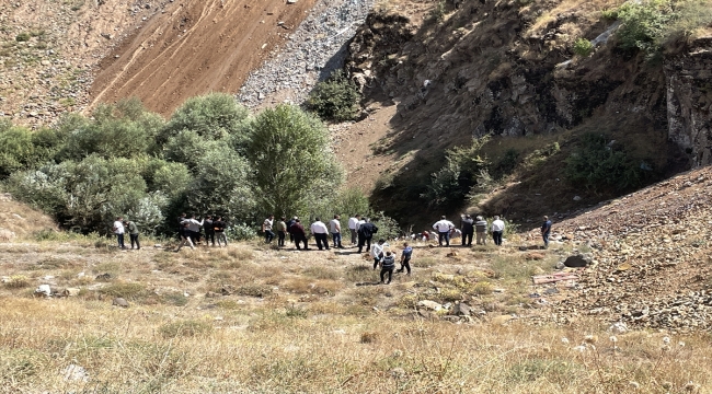 Bitlis'te kayalıklardan düşen kişi hayatını kaybetti