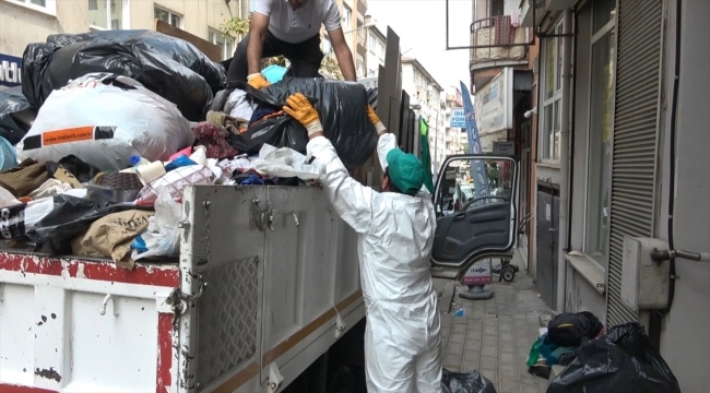 Bursa'da kötü koku yayılan evden 3 kamyon atık çıktı