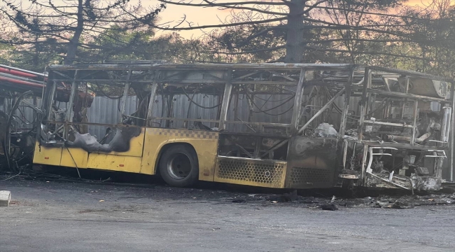 Büyükçekmece'de yanan İETT otobüsü kullanılamaz hale geldi