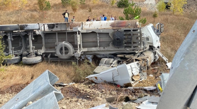 Çorum'da devrilen tankerin sürücüsü öldü