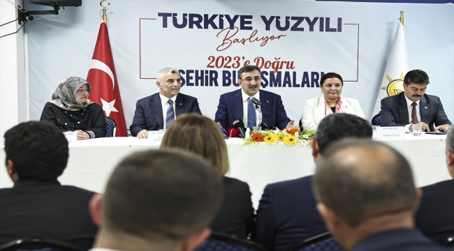 Cumhurbaşkanı Yardımcısı Yılmaz, AK Parti Kırşehir İl Başkanlığı'nda konuştu