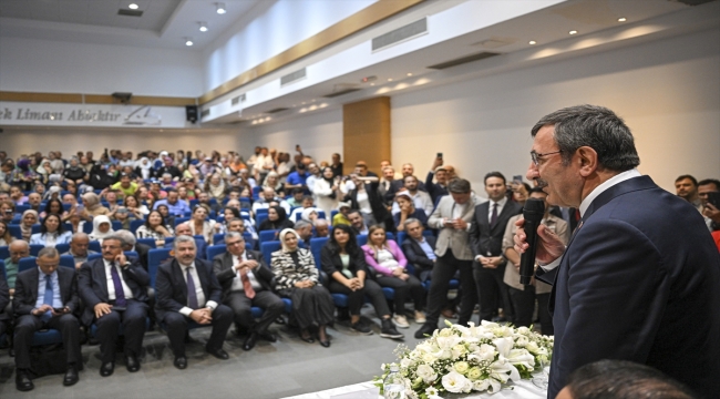 Cumhurbaşkanı Yardımcısı Yılmaz, İzmir'de ziyaretlerde bulundu