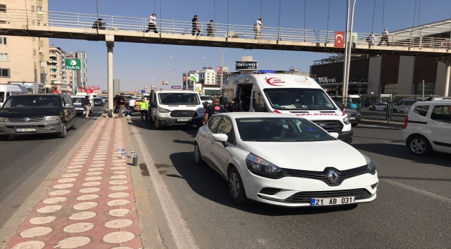 Diyarbakır'da zincirleme trafik kazasında 4 kişi yaralandı 