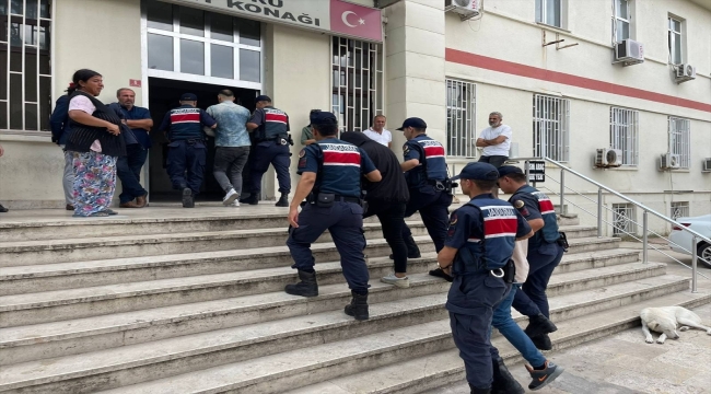 Edirne'de "insan kaçakçılığı" iddiasıyla 19 şüpheli tutuklandı