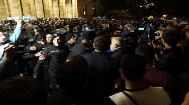 Ermenistan'daki hükümet karşıtı gösterilerde bazı protestocular gözaltına alındı