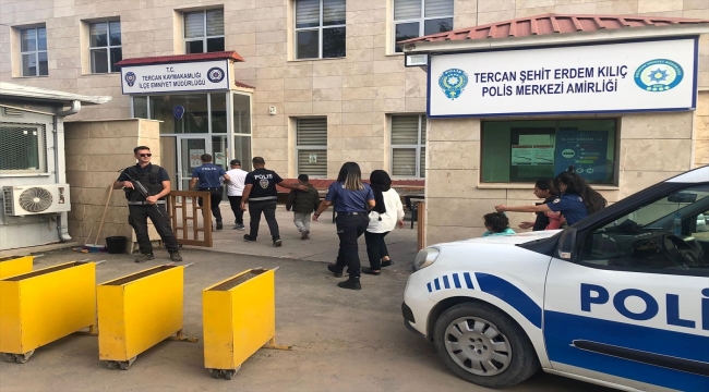 Erzincan'da 5 düzensiz göçmen yakalandı, 2 kişi gözaltına alındı