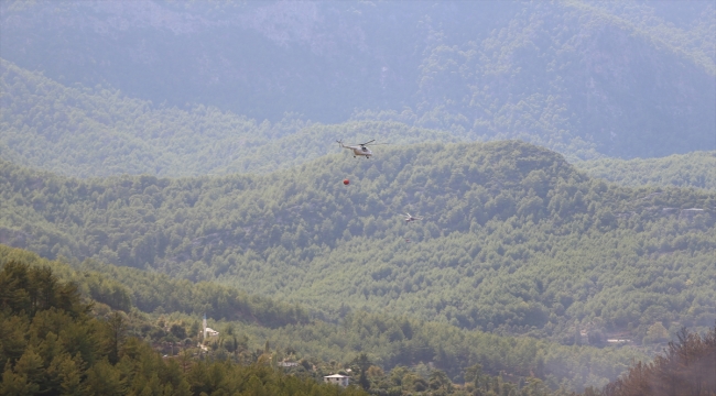 Alanya'da çıkan orman yangınına müdahale sürüyor