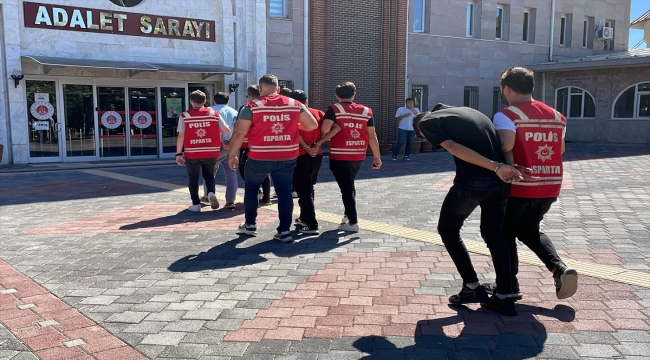 Isparta'da telefon dolandırıcılığından gözaltına alınan 4 şüpheli tutuklandı