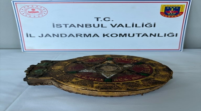İstanbul'da tarihi eser kaçakçılığı operasyonunda altın yazma Tevrat ele geçirildi