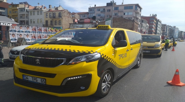 Kadıköy'de taksi şoförlerine yönelik denetim yapıldı