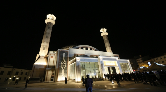 Kars'ta "Sultan Alparslan Camii" Mevlit Kandili'nde ibadete açıldı