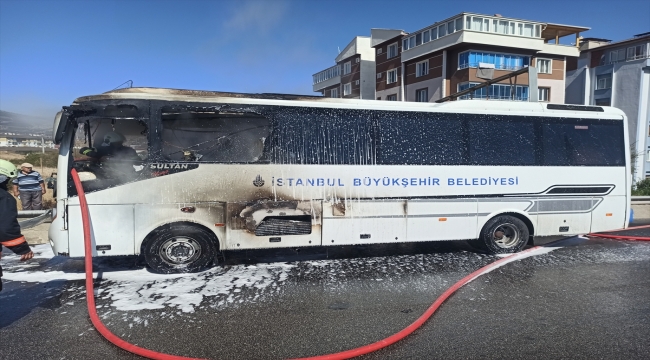 Kastamonu'da seyir halindeki İBB'ye ait yolcu midibüsü yandı