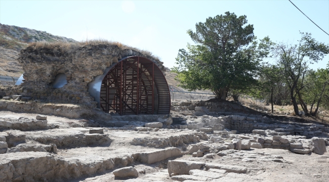 Kayseri'de Keykubadiye Sarayı'ndaki kazılarda hamam bölümü ortaya çıkarıldı