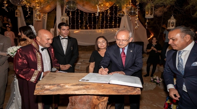 Kılıçdaroğlu, İzmir Büyükşehir Belediye Başkanı Soyer'in kızının nikah törenine katıldı