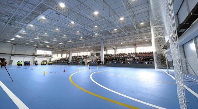 Kırgızistan'da Maarif Eğitim Kompleksi'nde kapalı spor salonu kuruldu 