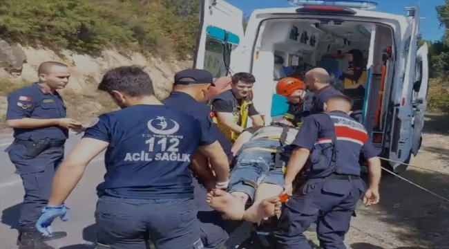 Kocaeli'de darbedilip uçurumdan atıldığı iddia edilen kişi hastaneye kaldırıldı