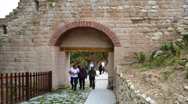 Kütahya Kalesi'nin yenilenen kapısı ile restore edilen Kültür Yolu hizmete sunuldu